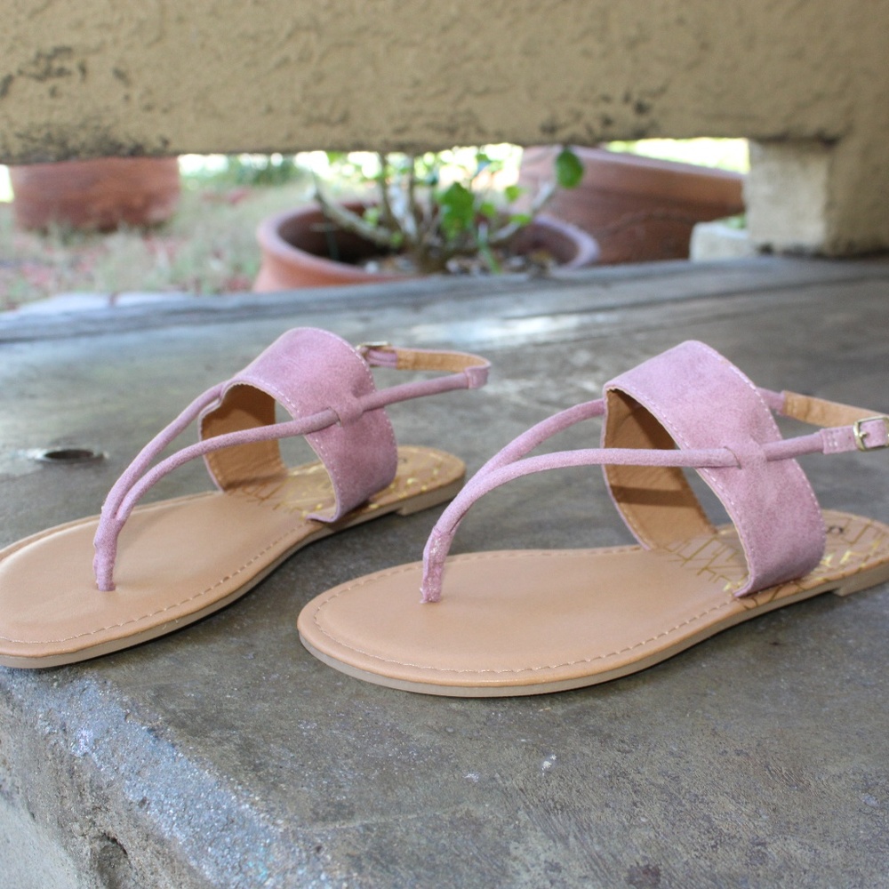 🆕//The April// Lavender vegan suede thong Sandal - Picture 3 of 4